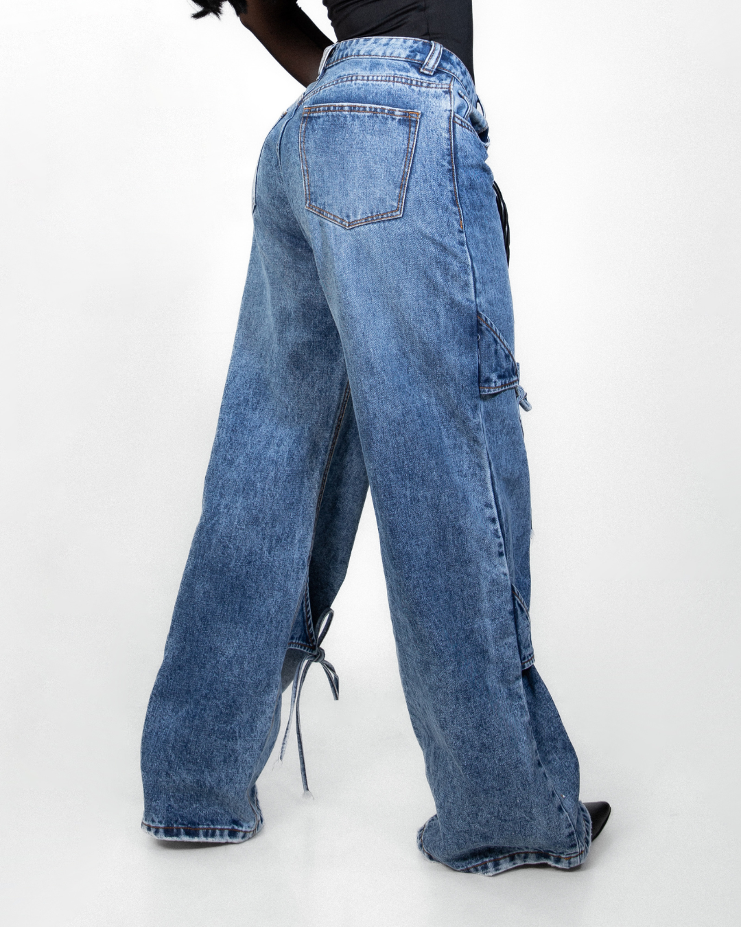 Jean wide leg con moños - vista lateral