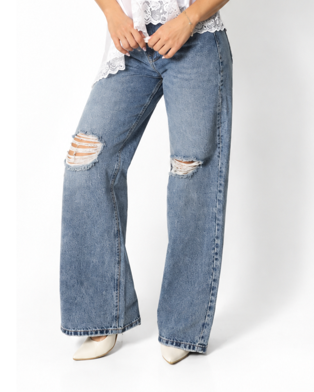Jean straight azul claro con rotos - vista lateral